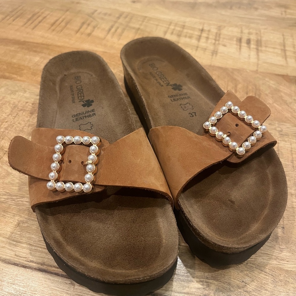BIO GREEN Pearl Buckle Sandals Made in Spain Sz 37 womens 7